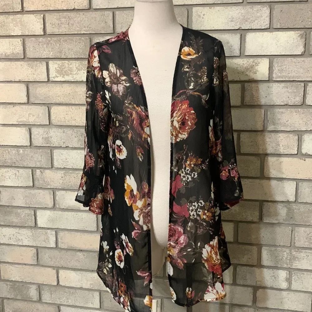 3for$20 see through floral Caridgan blouse  small